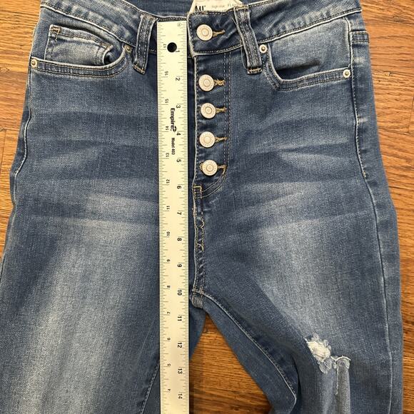 YMI bell Bottom Button Fly High Waisted Women’s Jeans Size 3/26 Distressed - Picture 12 of 16